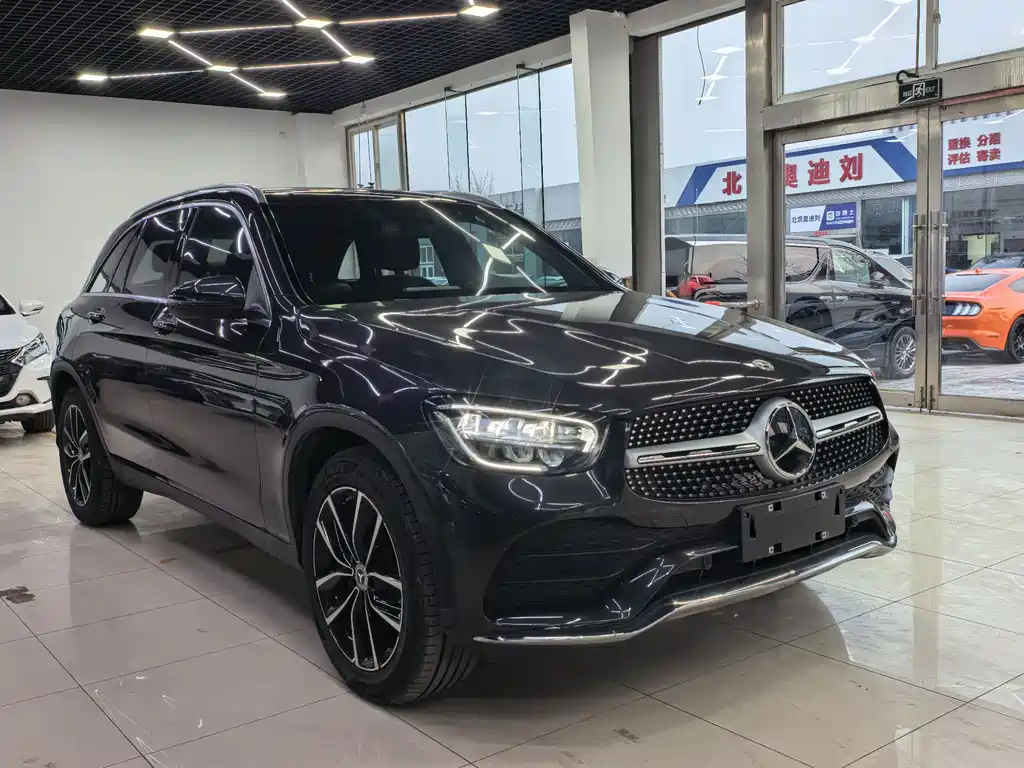 MERCEDES-BENZ GLC