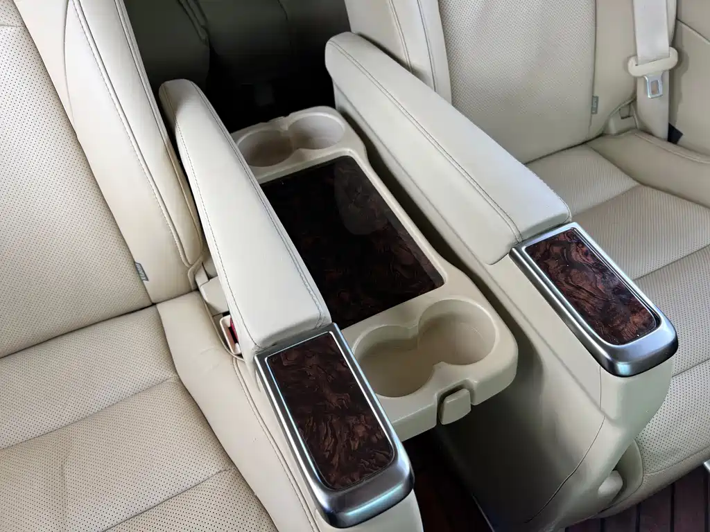 Toyota Alphard — миниатюра 18