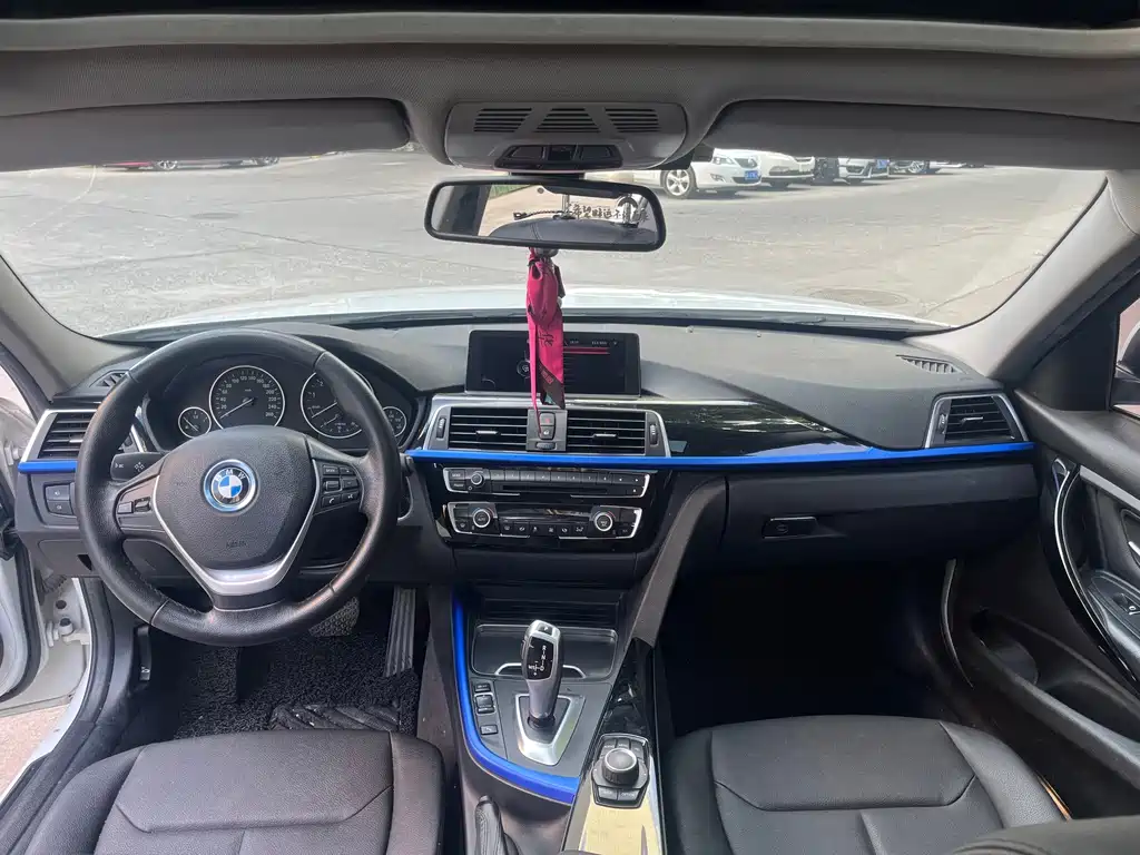 BMW 3 Series — миниатюра 8