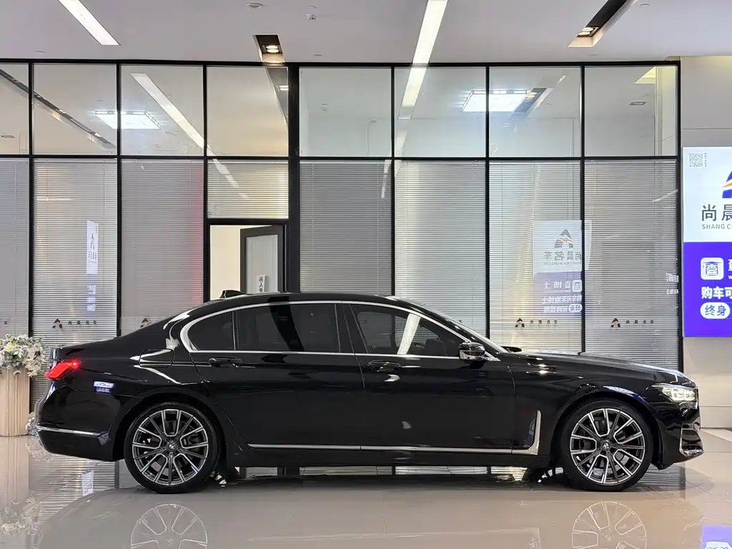BMW 7 Series — миниатюра 17