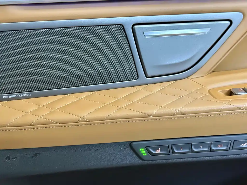 BMW 7 Series — миниатюра 13