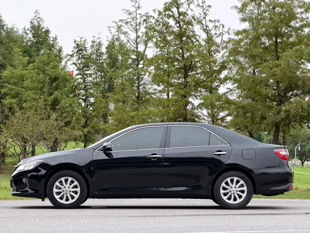 Toyota Camry — миниатюра 4