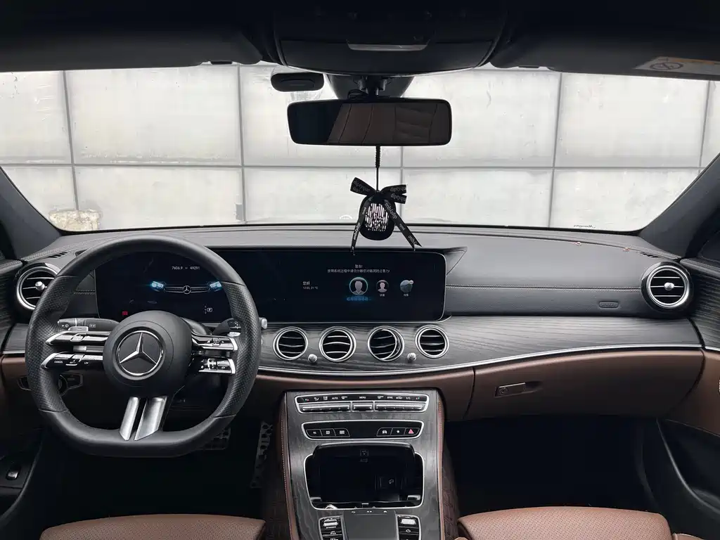 Mercedes-Benz E-Class — миниатюра 5
