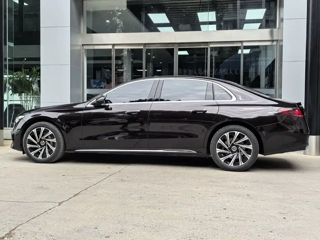 Mercedes-Benz E-Class — миниатюра 8