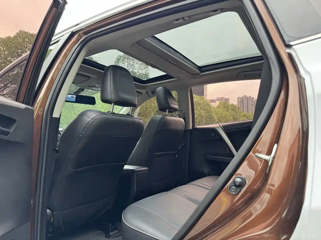 Toyota RAV4 — миниатюра 20