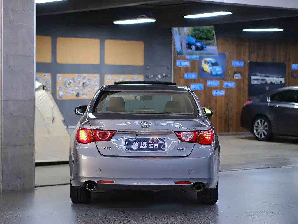 Toyota Reiz — миниатюра 10