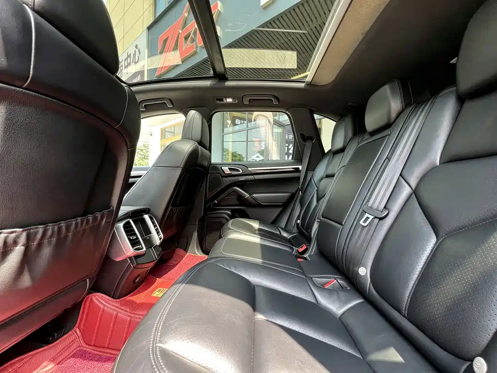 Porsche Cayenne — миниатюра 10