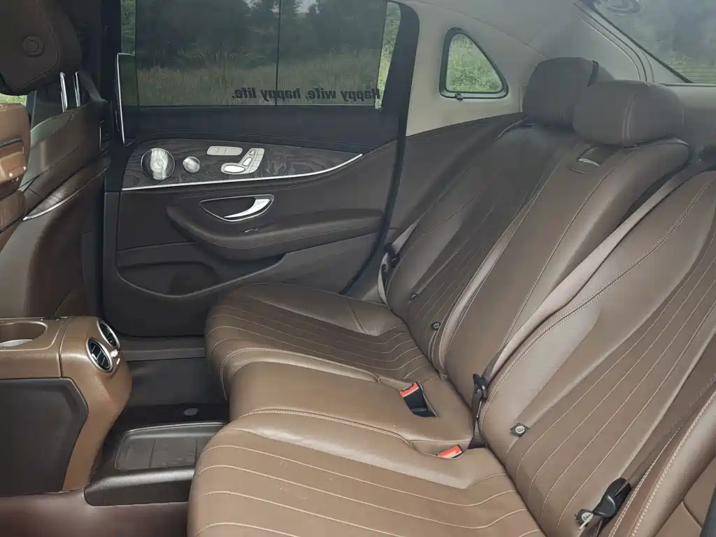 Mercedes-Benz E-Class — миниатюра 14