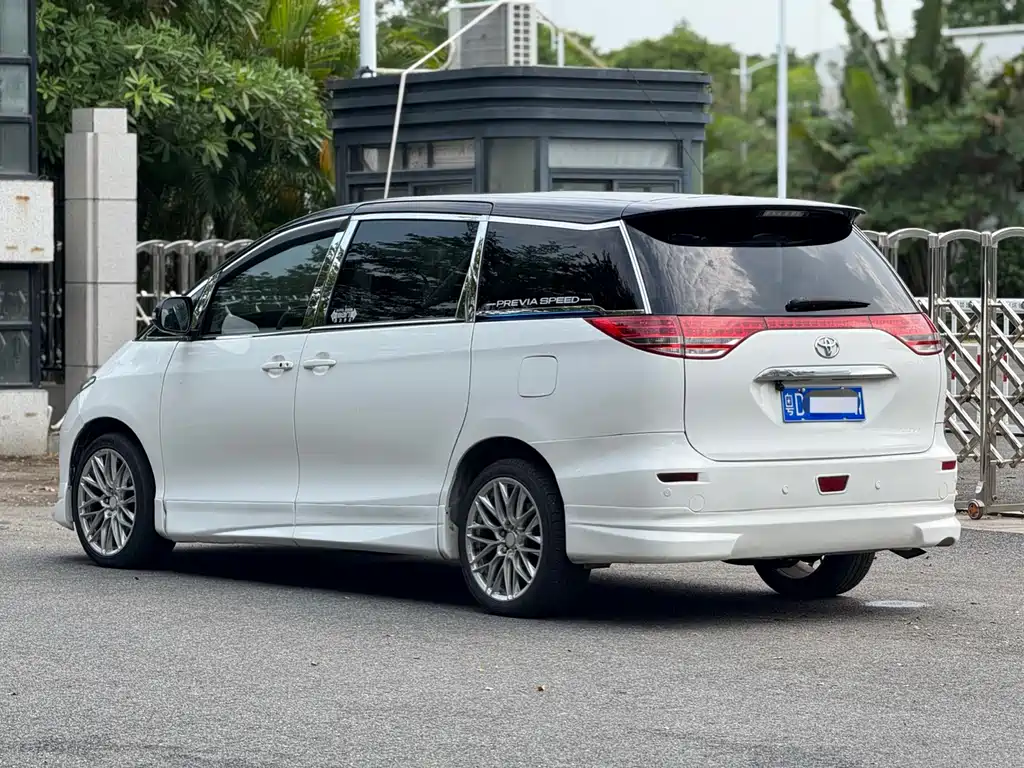 Toyota Previa — миниатюра 9