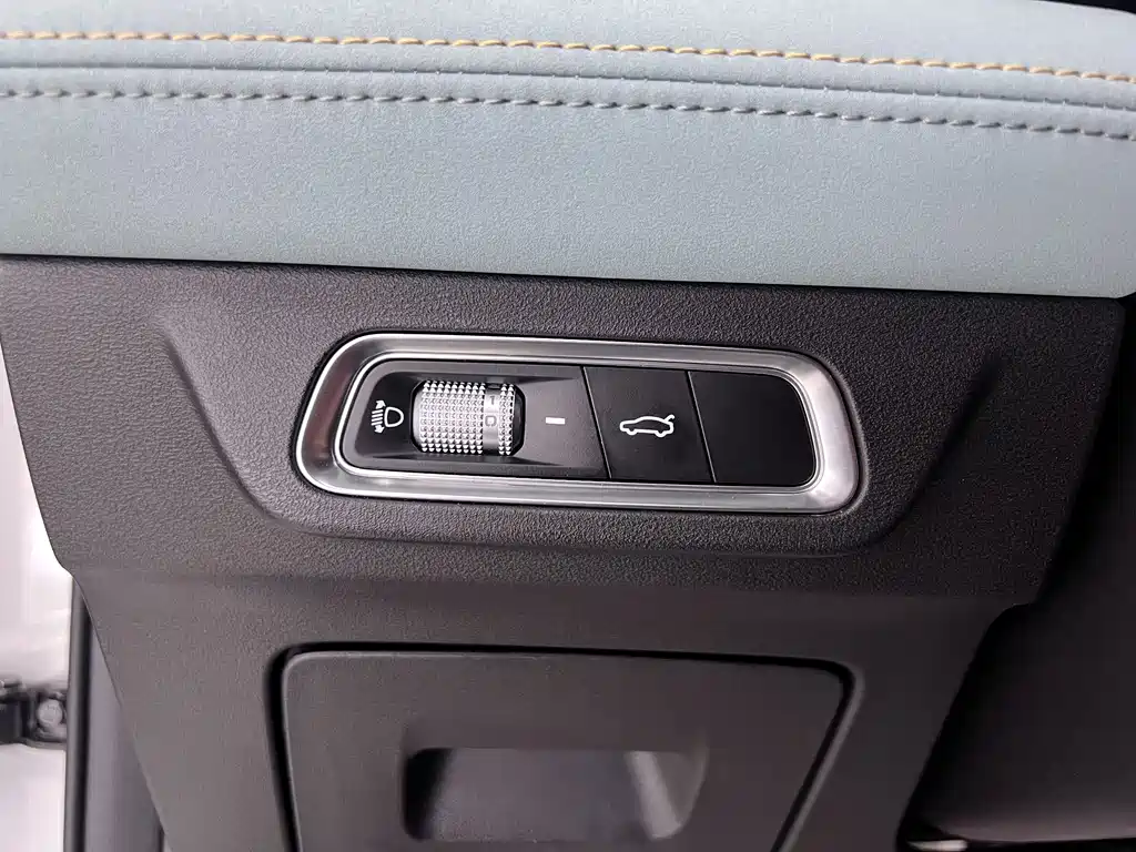 Geely Emgrand L — миниатюра 13