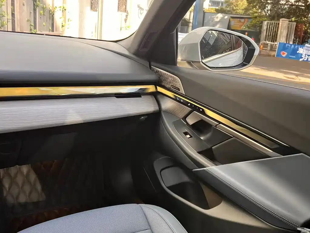 BMW 5 Series — миниатюра 21