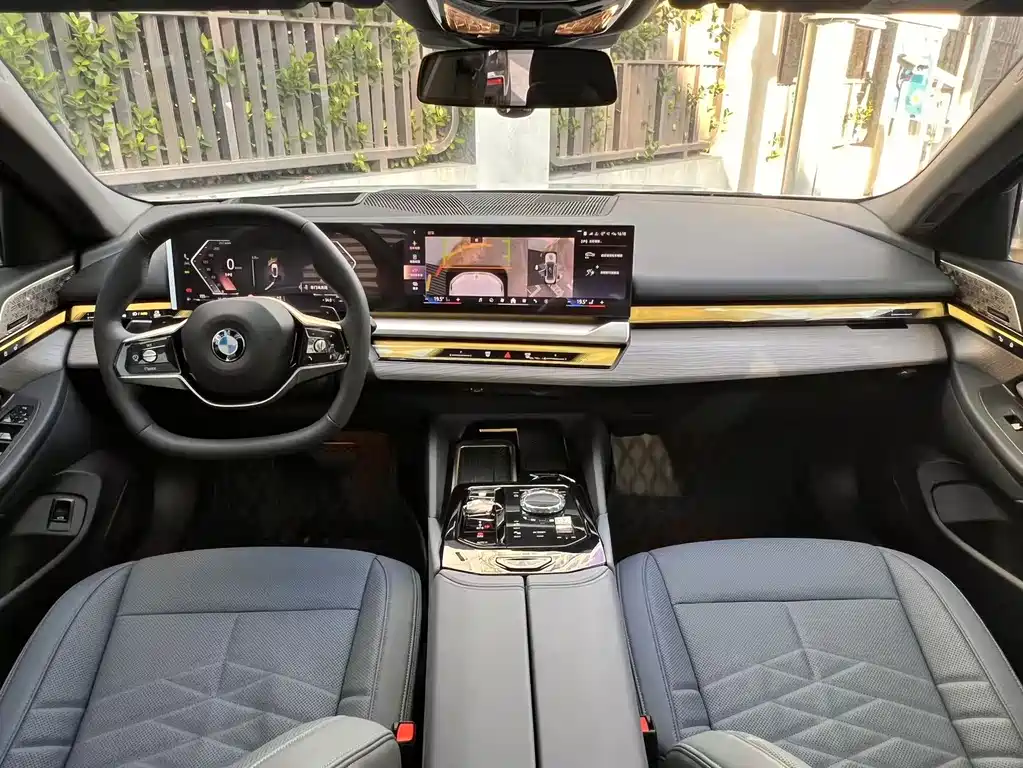 BMW 5 Series — миниатюра 9