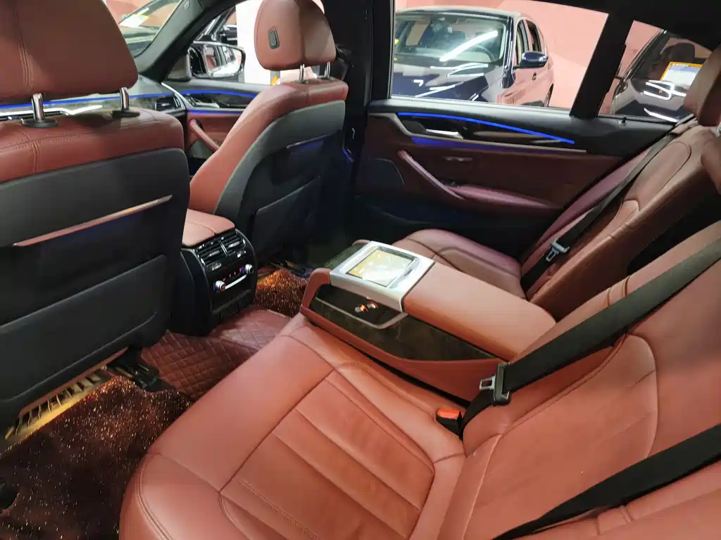 BMW 5 Series — миниатюра 4