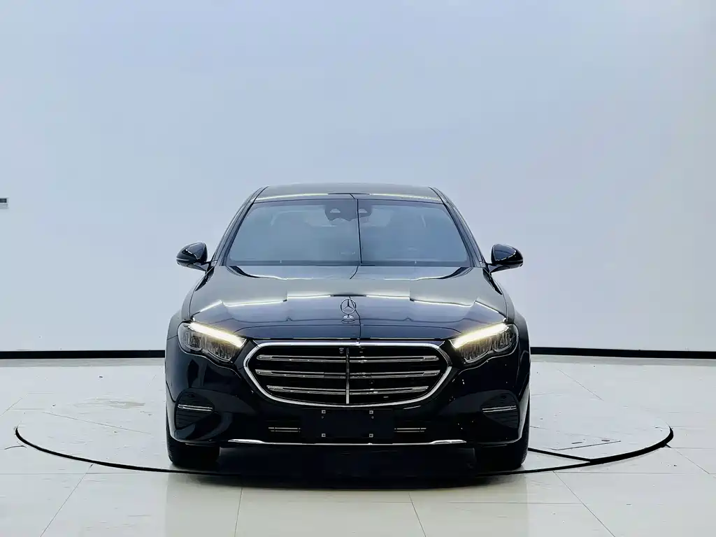 Mercedes-Benz E-Class — миниатюра 2