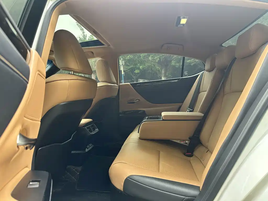 Lexus ES — миниатюра 6