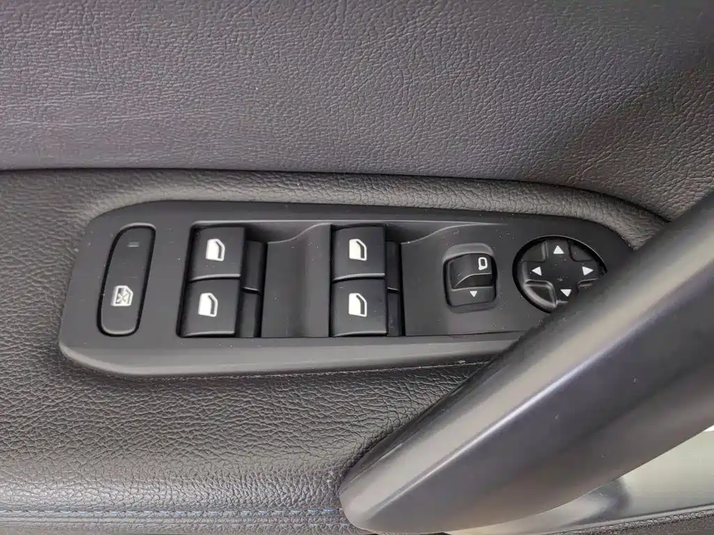 Peugeot 308 — миниатюра 9