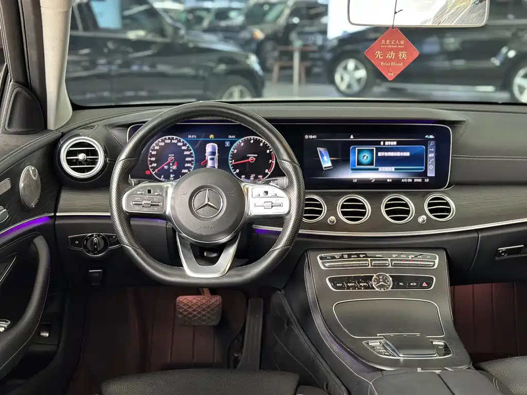 Mercedes-Benz E-Class — миниатюра 10