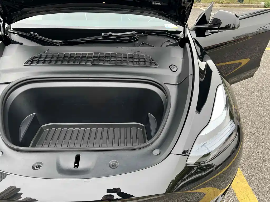 Tesla Model Y — миниатюра 22