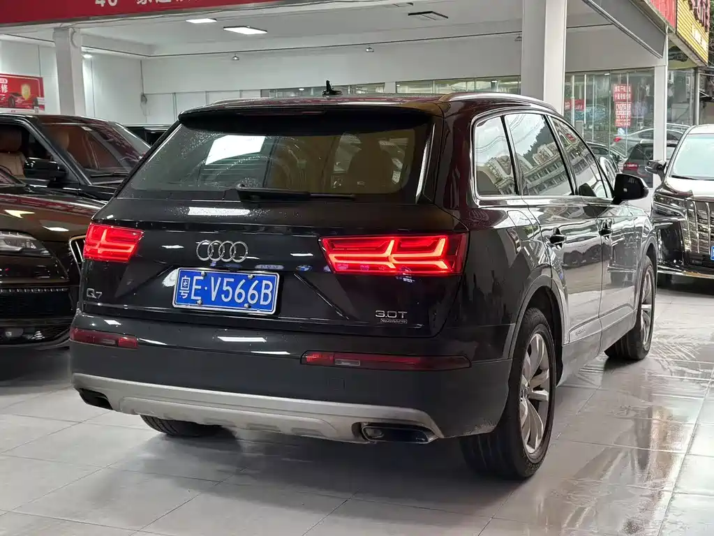 AUDI Q7