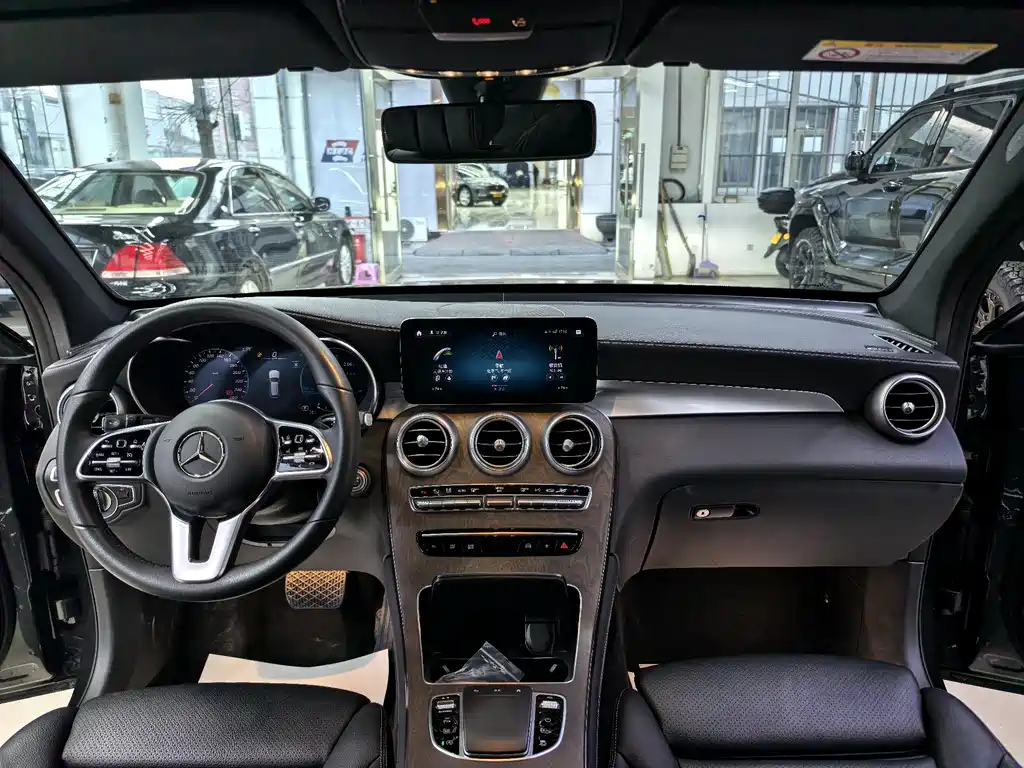MERCEDES-BENZ GLC