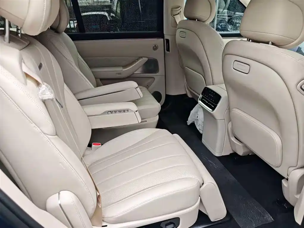 AITO ASK THE WORLD M8