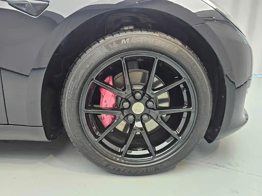 Tesla Model 3 — миниатюра 21