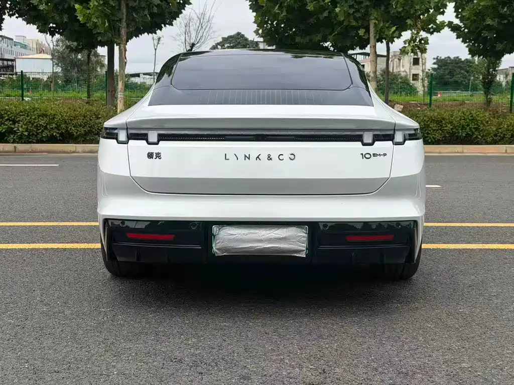 Lynk & Co 10 2025 240 Ultra