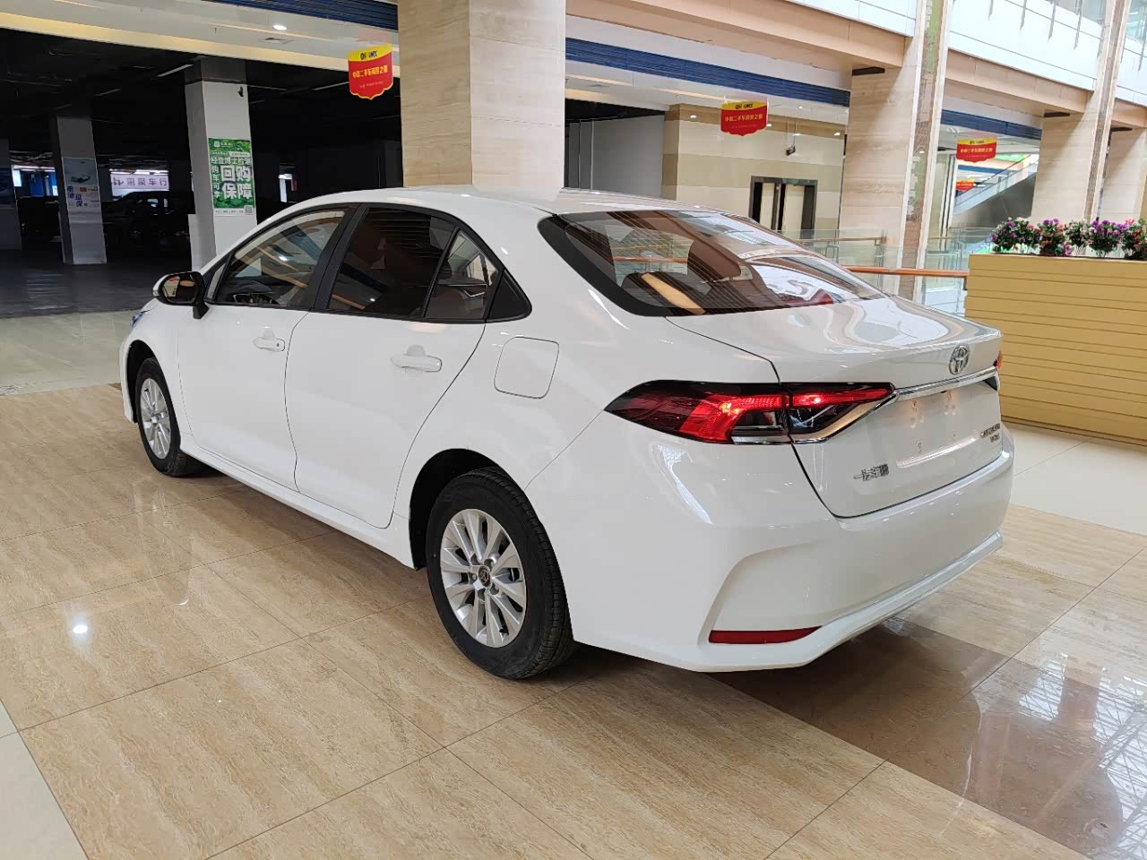 Toyota Corolla 1.2 л 2024 г. Белый, пробег 41000 км