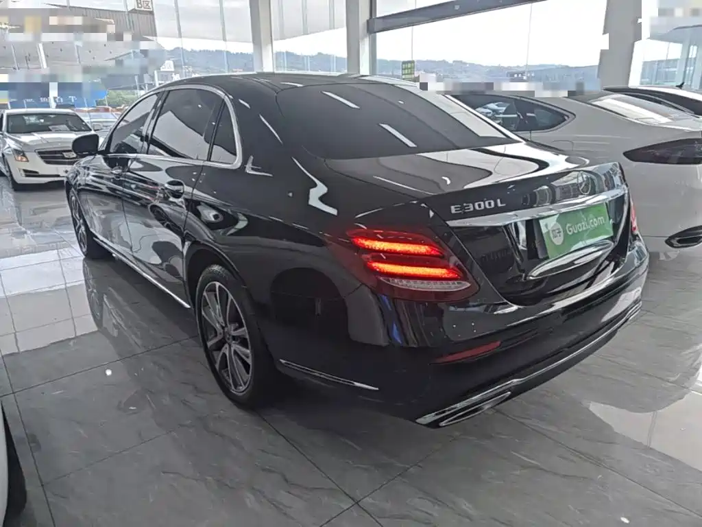 Mercedes-Benz E-Class — миниатюра 5
