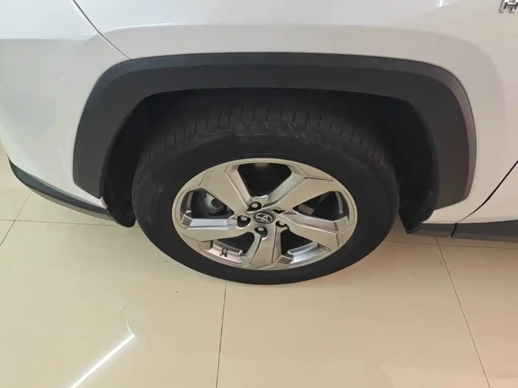 Toyota RAV4 — миниатюра 23