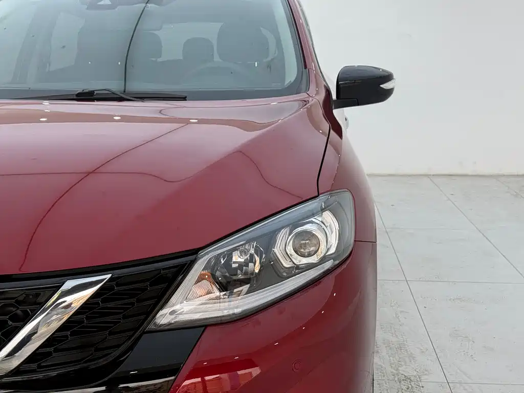 Nissan Tiida — миниатюра 4