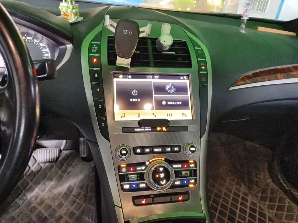 Lincoln MKZ — миниатюра 9