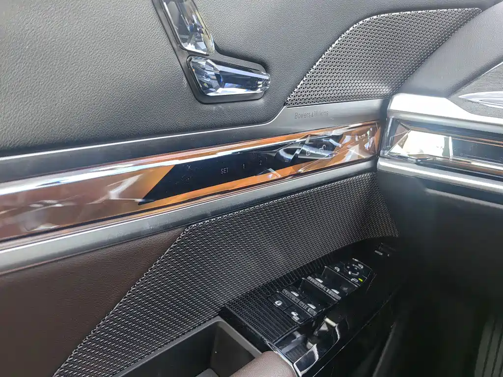 BMW i7 — миниатюра 11