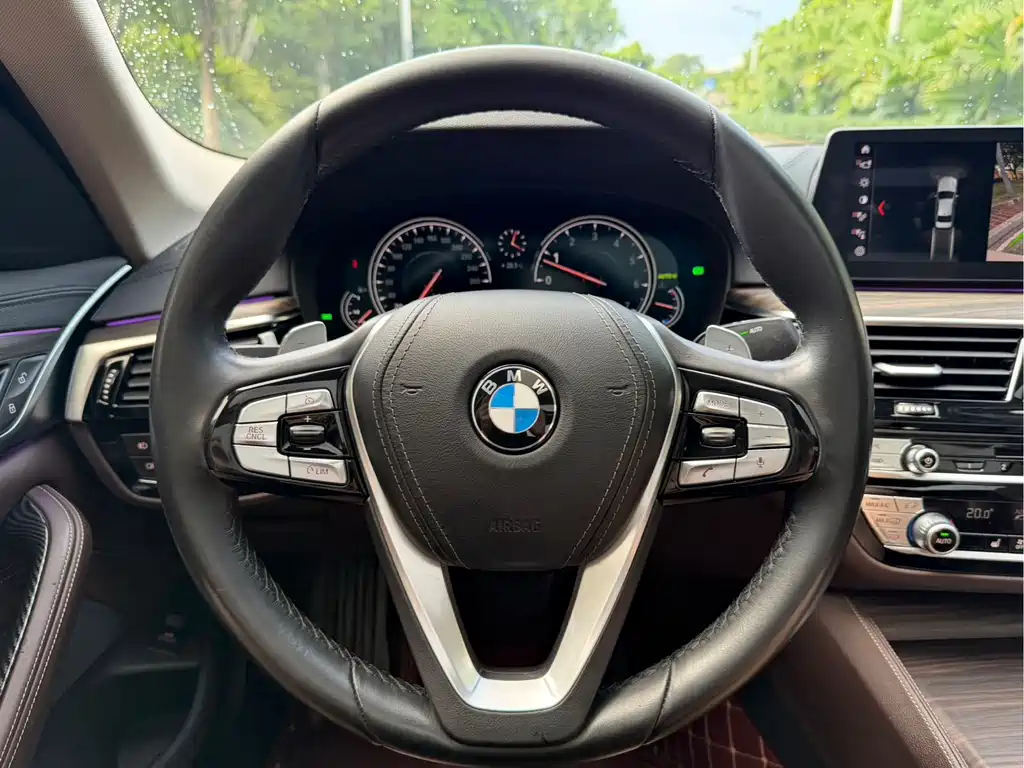 BMW 5 Series — миниатюра 8