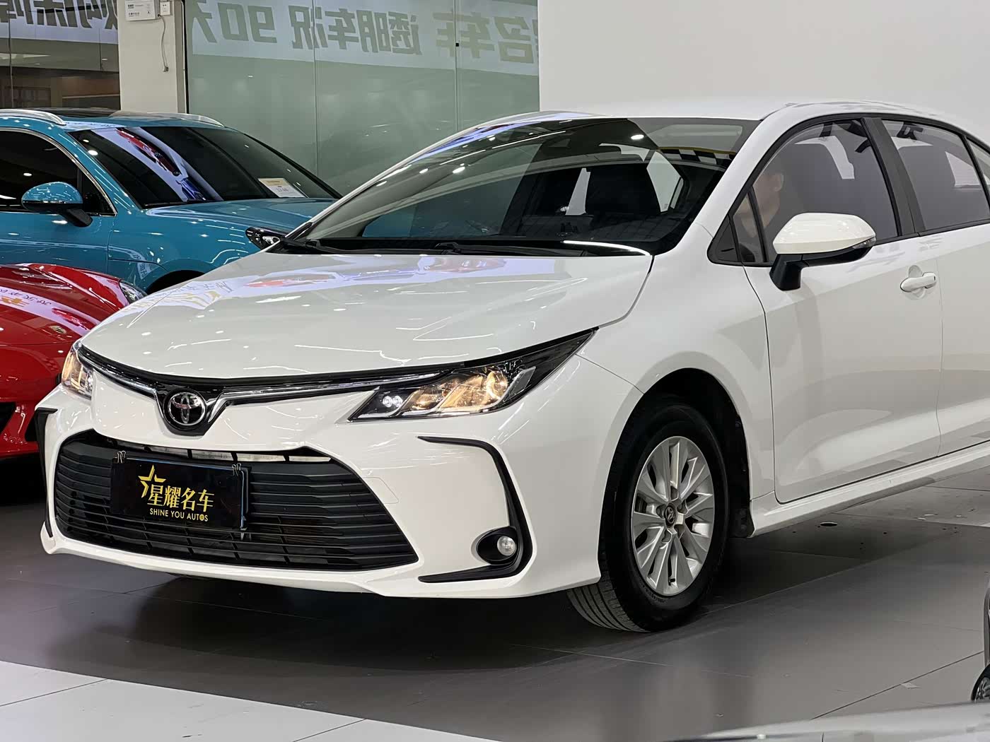 Toyota Corolla 1.2 л 2023 г. Белый, пробег 42000 км