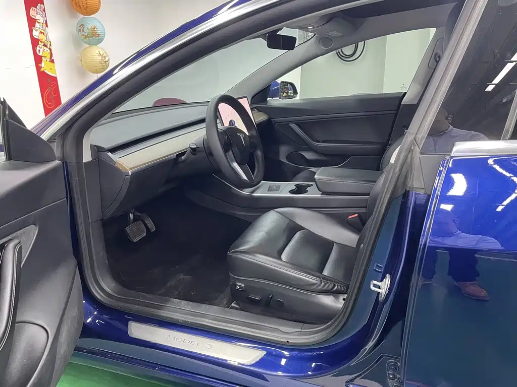 Tesla Model 3 — миниатюра 8
