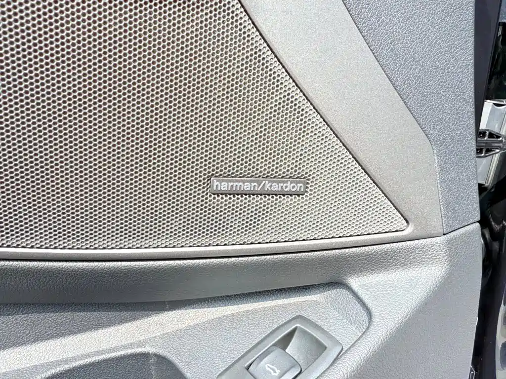 BMW 3 Series 2024 — фото 18