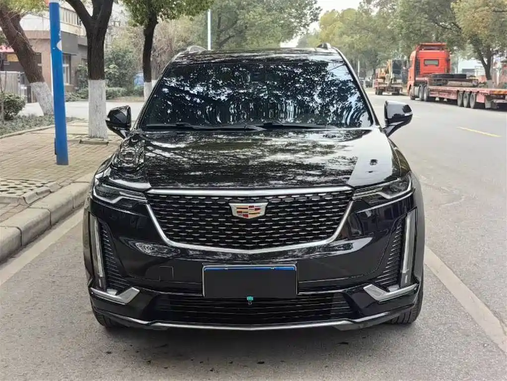 CADILLAC XT6