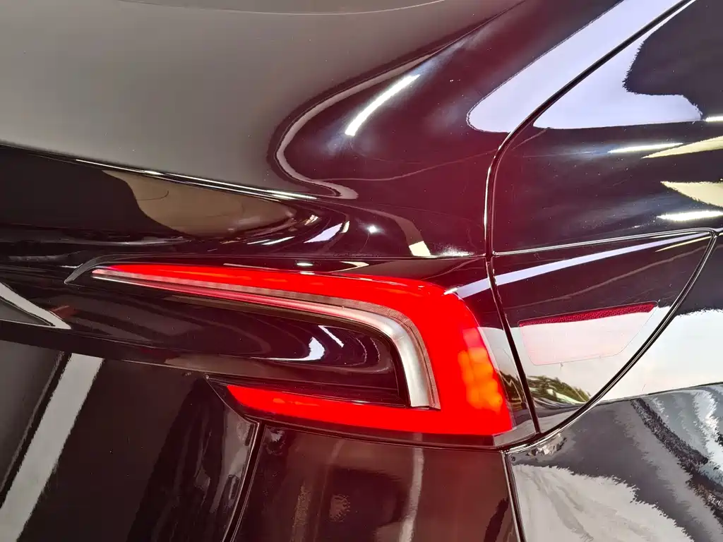 Tesla Model 3 — миниатюра 22