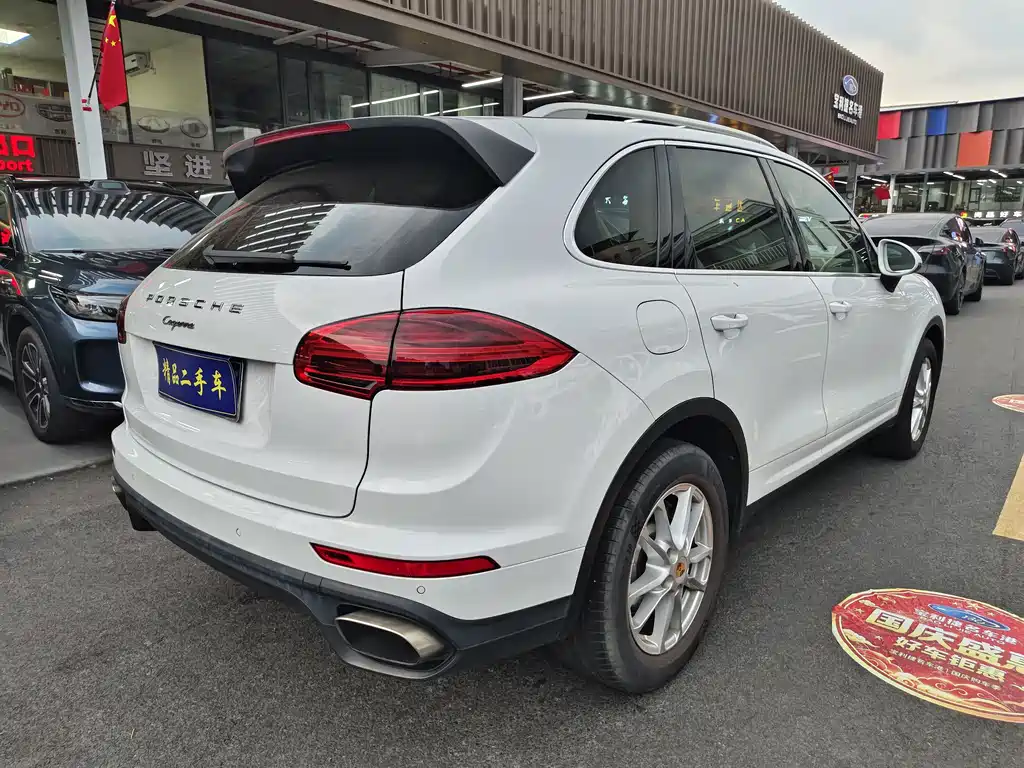 Porsche Cayenne — миниатюра 8