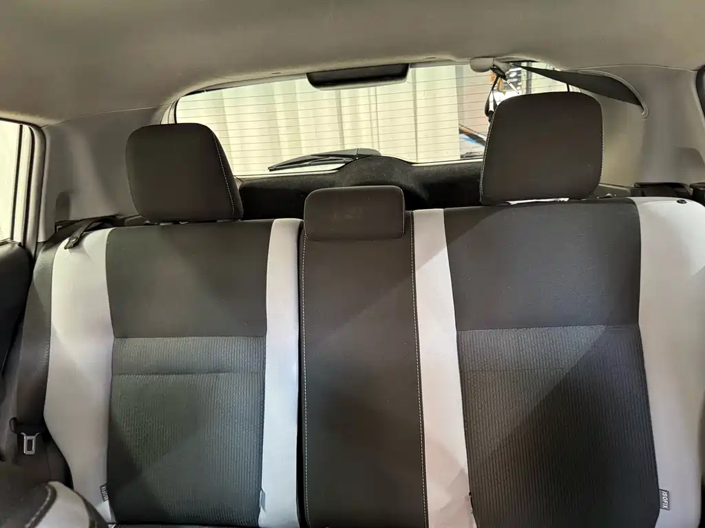 Toyota Yaris L - фото 16