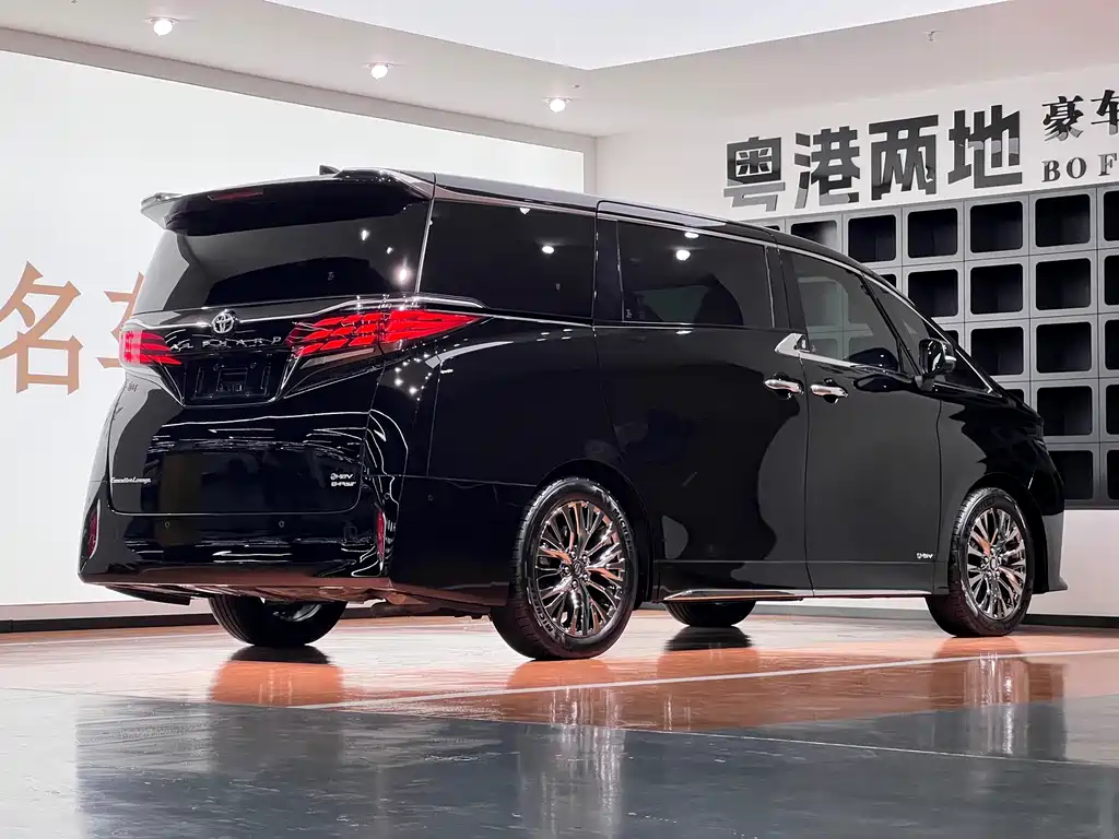 Toyota Alphard — миниатюра 7