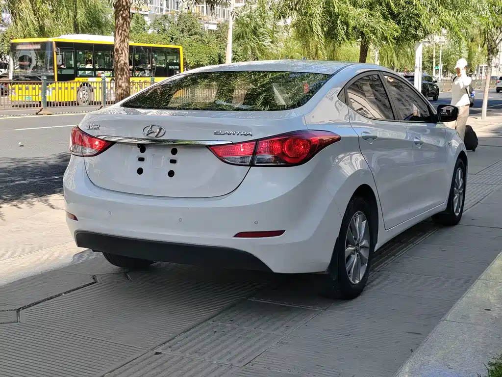 Hyundai Elantra Langdong — миниатюра 5