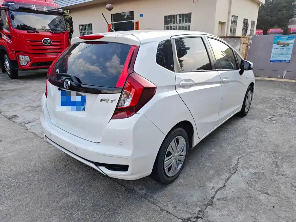 Honda Fit — миниатюра 7
