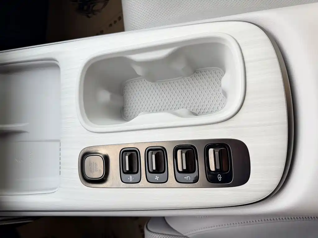 Xiaomi SU7 — миниатюра 9