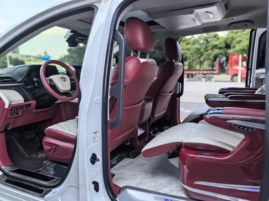 Toyota Sienna — миниатюра 12