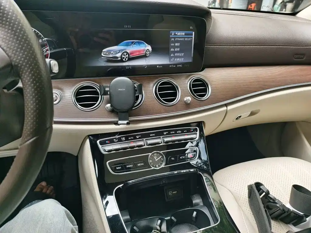 Mercedes-Benz E-Class — миниатюра 14