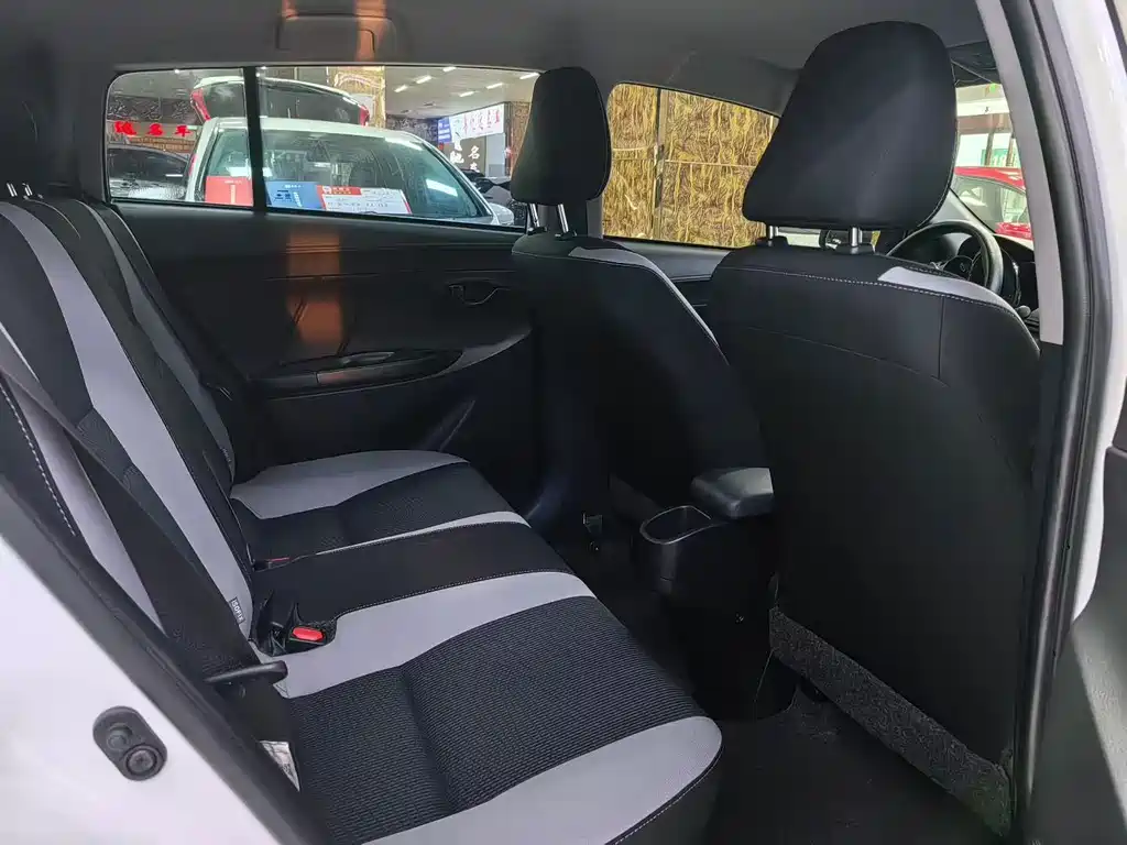 Toyota Yaris L — миниатюра 6