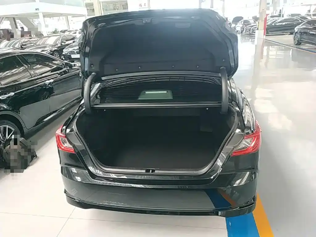 Toyota Camry — миниатюра 19