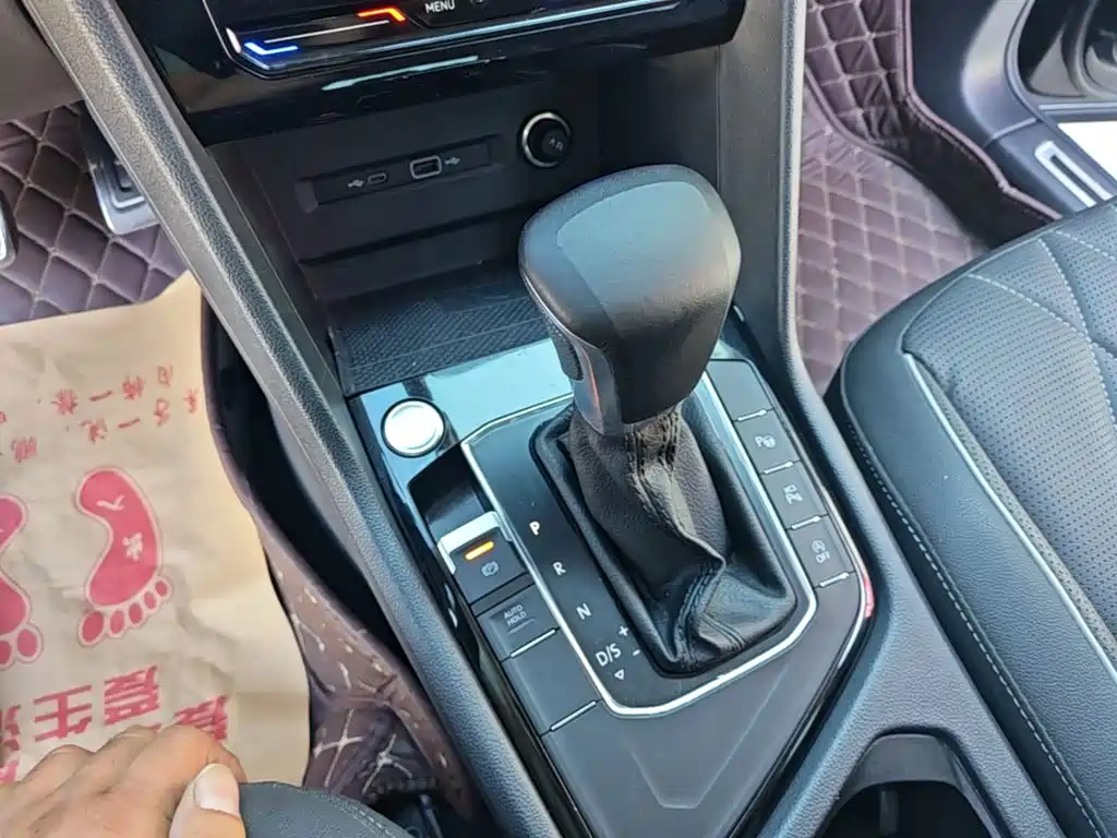 Volkswagen Tiguan L — миниатюра 14
